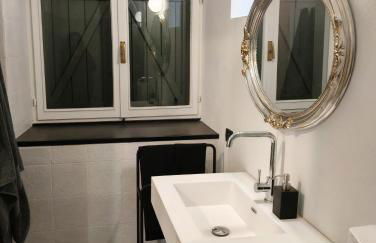 Elegant Traditional Home Steps from the Lake, with Garden and Panoramic Terrace - Photo 33