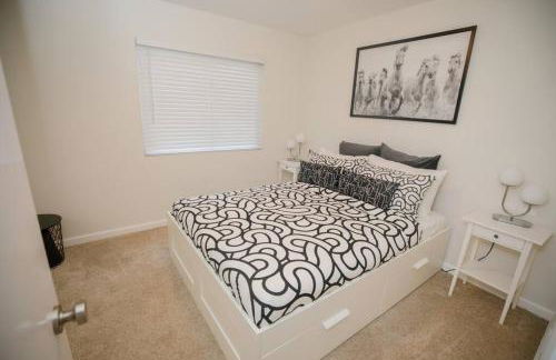 2 private masters, new beds & furniture, sleeps 12 - Photo 31