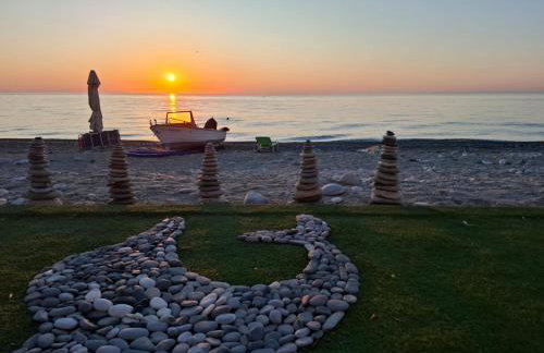 Beachfront Paradise - Foto 23