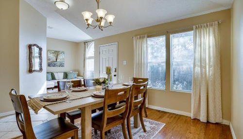 Family Getaway with Fenced Yard in Haltom City! - Foto 2