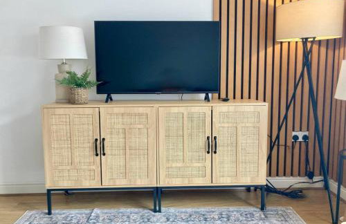 Ashford 4-Bed Townhouse with Garden and Parking - Foto 20