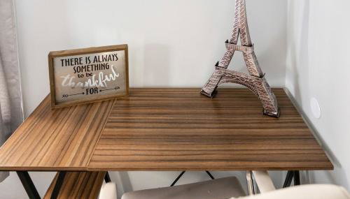 Euclid Near Lake Erie Cleveland king bed - Foto 5