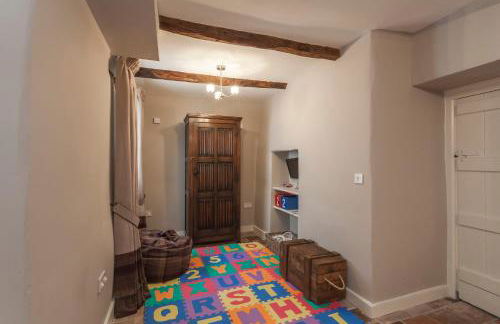 Three Little Pigs Luxury Cottage - Photo 15