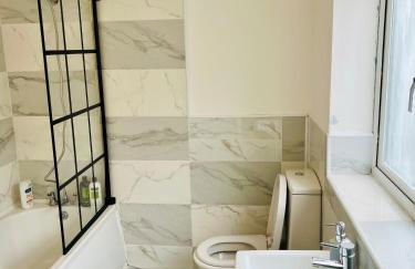 Walsall Comfort Home 3Bedroom Retreat Sleeps 6 - Foto 25