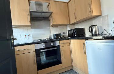 Home away Tamworth Staffordshire 4 Bedroom 3 Bathroom - Semi Detached House - Foto 37