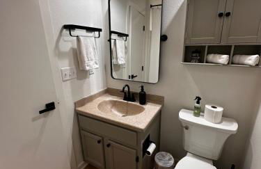 Ankenys Best Hot tub Theatre Room Game Room - Foto 17