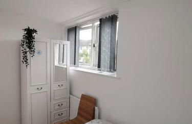 Luxury 4 Bed 3 bath 6 mins from City Renter - Foto 7