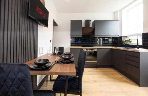 Midnight Manor Cinema Room, Fast WiFi, Ideal for Short & Long Stays - Foto 6