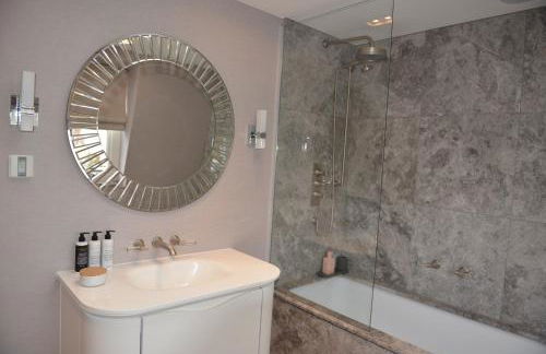 Luxury 4 Bedrooms 5 Baths 2 Receptions Family House with Garden Chelsea - Foto 35