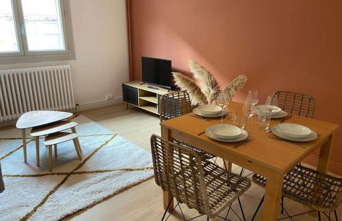 Vaste Appartement Rénové - Centre Ville - Foto 1