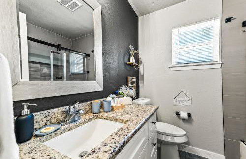 Stylish & Comfy Downtown Gem Irving Parking - Foto 13