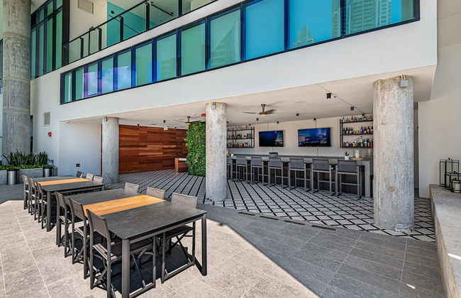 Luxurious Condo Downtown Miami Heart - Photo 49