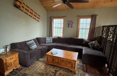 Cozy Vacation Rental for 10 with a Fire Pit in Jim Thorpe, Pennsylvania - Photo 30