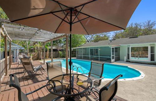 Spacious & Amazing Home w Big Pool and Patio - Photo 42