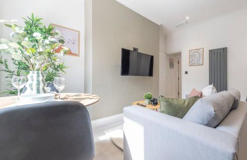 Trendy 1 Bedroom Flat near Leeds City with Free Parking, Ideal for Contractors & Long Stays - NordStay - Foto 6