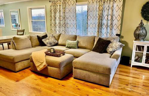 Harmony House - cozy, private mountain home, with firepit and pool table, located 10 minutes from Tryon Equestrian Center, Lake Lure, Local Wineries, and wedding venues - Foto 21