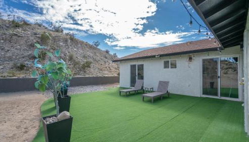 Desert Villa - EV, Hot Tub, Grill, Bar, Games, RV Parking in Twentynine Palms Downtown - Foto 5