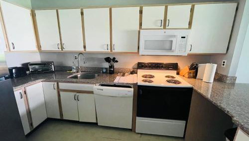 Spacious 2BR2BA Monthly Discount - Photo 3