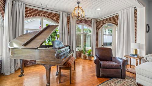 The Buford Manor - Photo 2