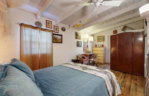 Cozy Dog-Friendly House Near Water with Enclosed Yard, Grill, & Equipped Kitchen - Photo 16
