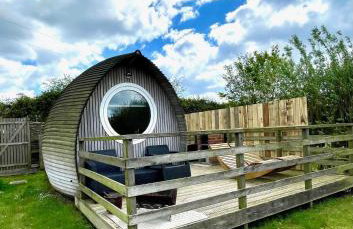 Armadilla 1 at Lee Wick Farm Cottages & Glamping - Foto 2