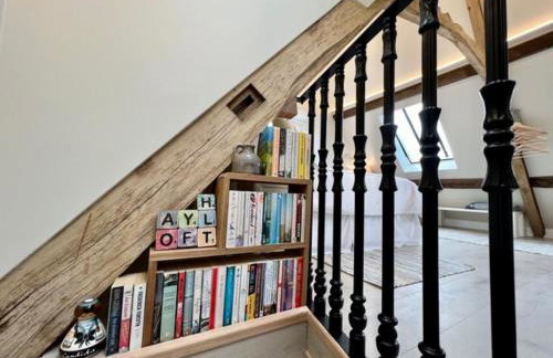 Idyllic secluded hideaway with countryside views on the edge of the Cotswolds - Photo 13