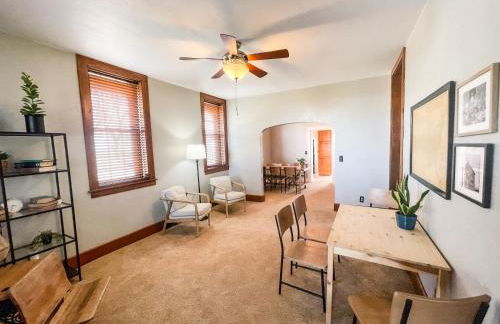 Charming School House with Large Pool - Foto 16