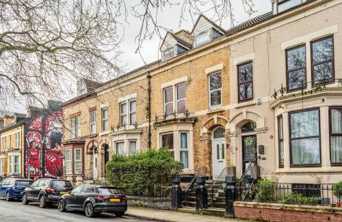 Anfield House - Liverpool Retreat 7 Bedroom Home - Photo 4