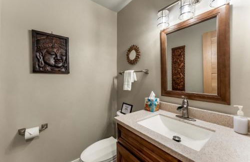 Spacious Comfort in Scenic Monument - Foto 25