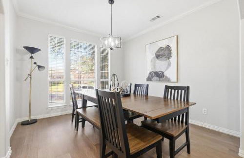 Luxury Backyard Pool & Patio Oasis 4-BD - Foto 11