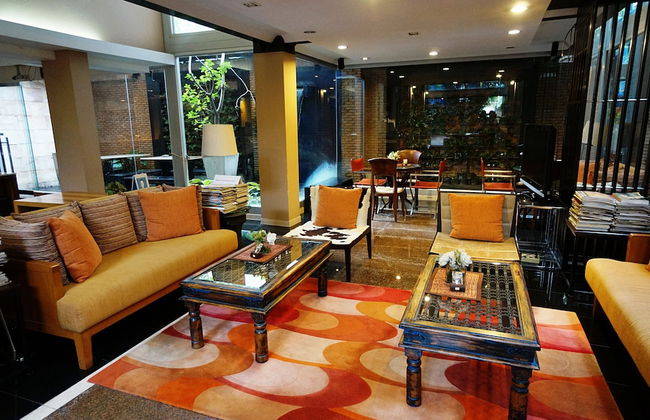 Silom convent garden - Photo 4