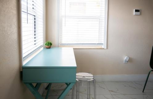 Central Getaway in Little Havana Near Airport, Wynwood, Calle 8 Brickell, Coral Gables and more , Fenced parking - Foto 11