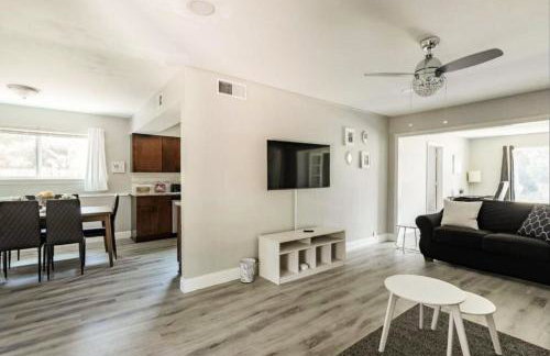 4 Bed 3 Bath House, Spacious, Smart TVs in all rooms, Whole house to yourself - Foto 8