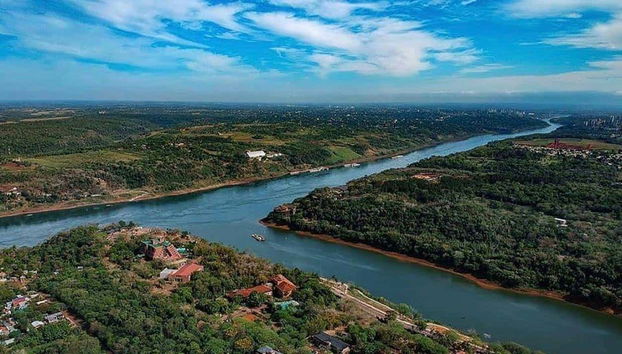 Excursión al Hito de las Tres Fronteras - Foto 4, Desembocadura del río Iguazú, origen del nombre de la ciudad