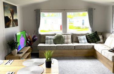 BAF Luxury Stays - Billing Aquadrome - Caravan Sleeps 8 - Photo 47