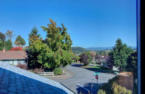 Bridging the Gorge And City to Your Cozy Home - Photo 15