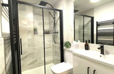 Boutique Chapel Apartment within City Walls - Photo 14