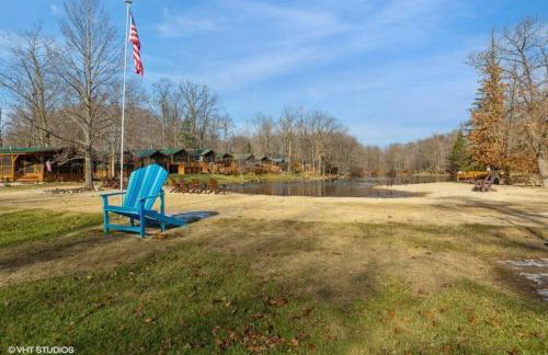 Knotty but Nice-sleeps 6-one minute to lake! - Foto 7