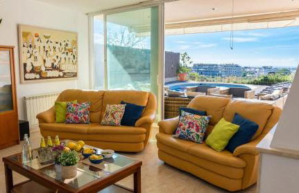 Villa Med A 2 kilometros andando de la playa, del puerto de Aguadoç y a 4 del centro de Sitges Muy Soleada todo el dia Capacidad superior a 16 personas NO REQUIERE COCHE - Foto 49