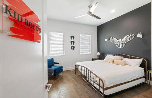 Nash House & Bars of Broadway with Patio Bar and Views! 8min Downtown! Sleeps 12! - Foto 40