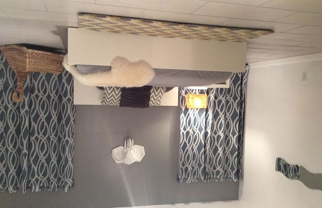 Modern Downtown Condo - Photo 6