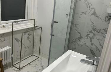 Bright 1-Bed - 2 mins to Forest Hill Station - Photo 8