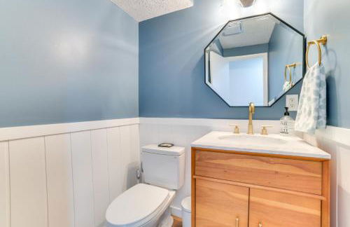 Bright Houghton Lake Home with Boat Dock and Fire Pit - Foto 19