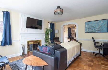 Spacious 4BR CozySuites in Old Town Alexandria - Foto 3