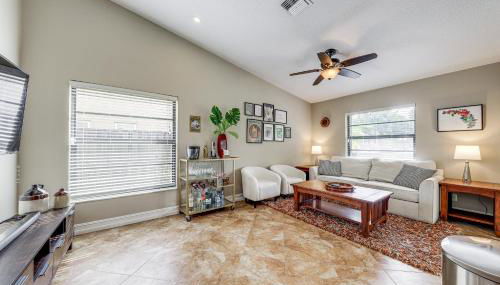 Riverfront Backyard and Grill Sunrise Family Home - Foto 4