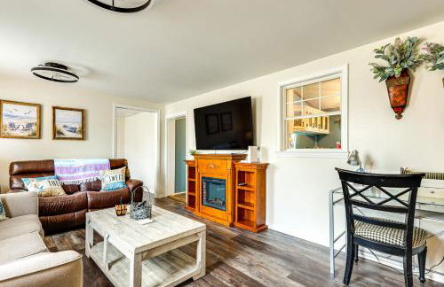 Resort Dock and Boat Ramp Home with Wolf Bay Access - Foto 1