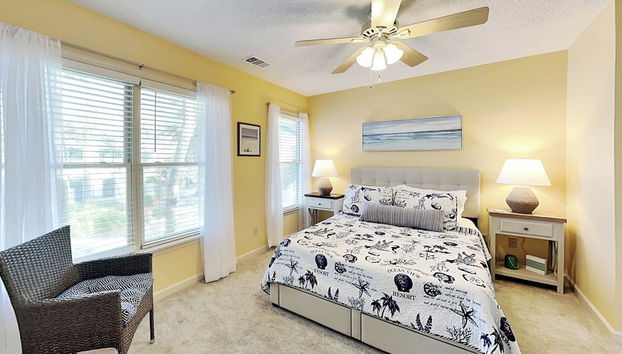 Ocean Breeze by Hilton Head Retreats - Photo 5, Room