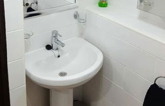 2-bed Villa Sleeps 5 - Private Pool & Free Parking - Foto 7