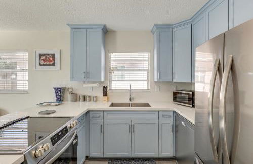 Walk to Shops and Eats, 3 Mi to Beach! Hollywood Gem - Photo 11