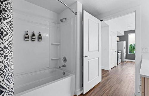 Gorgeous Central City 2BD 2BA - Foto 31